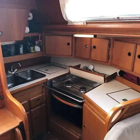 Botel African Queen *
