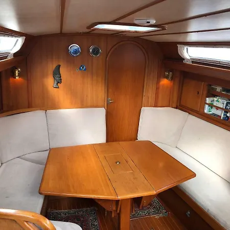 African Queen Botel Strande